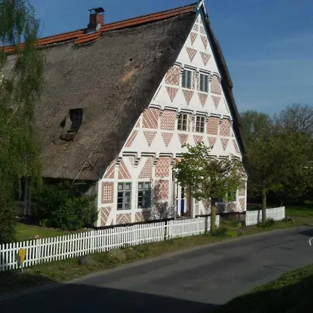 Appartement Denkmalgeschuetztes Ferienidyll Unter Reet *